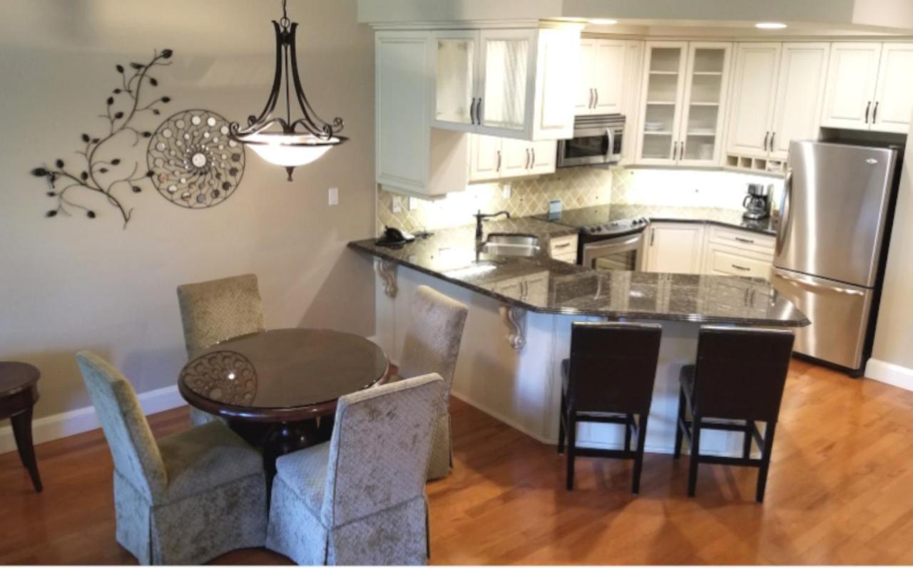 Crown Mansion Boutique Hotel & Villas Qualicum Beach Bagian luar foto