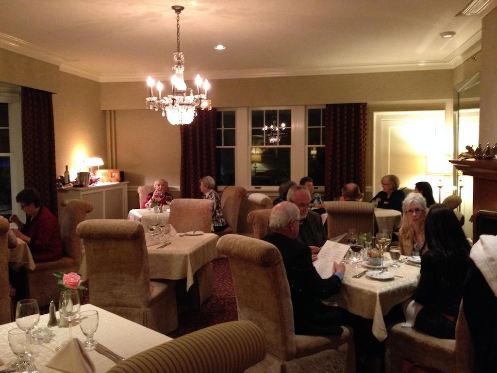 Crown Mansion Boutique Hotel & Villas Qualicum Beach Bagian luar foto