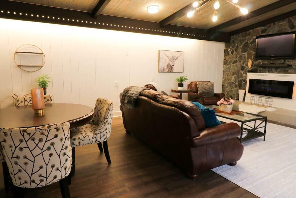 Crown Mansion Boutique Hotel & Villas Qualicum Beach Bagian luar foto