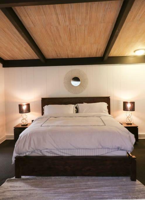 Crown Mansion Boutique Hotel & Villas Qualicum Beach Bagian luar foto