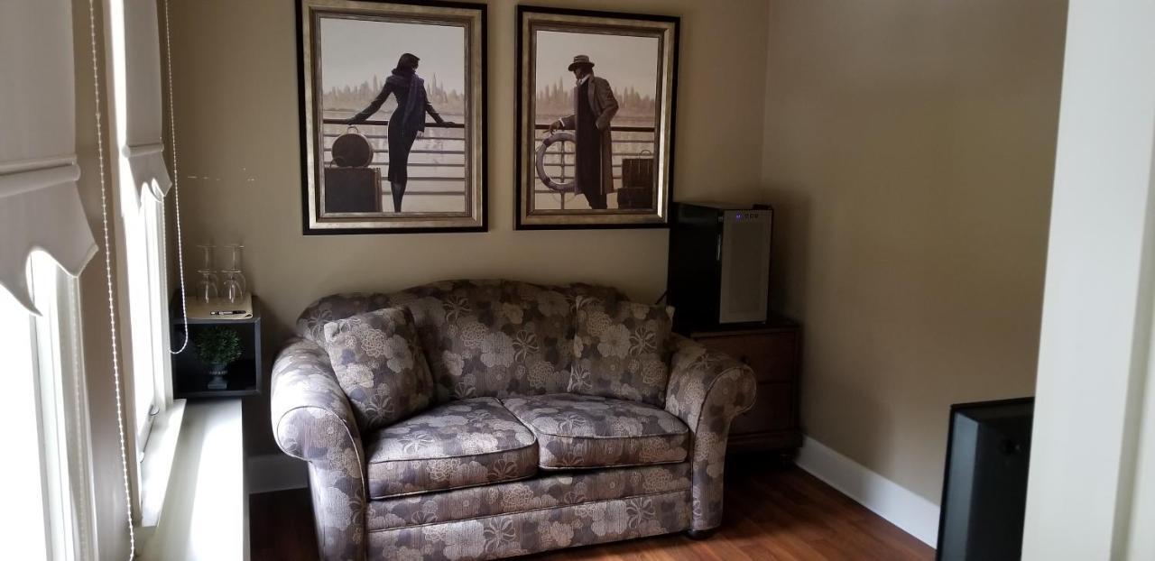 Crown Mansion Boutique Hotel & Villas Qualicum Beach Bagian luar foto